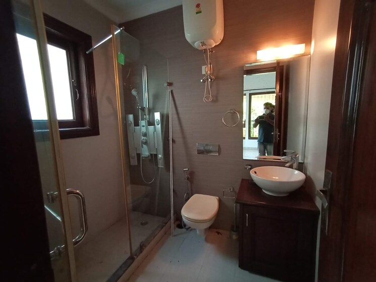 Living Room, defence colony 3 Bedroom 325 Sq.Yd. Builder Floor In Defence Colony Delhi 8954464