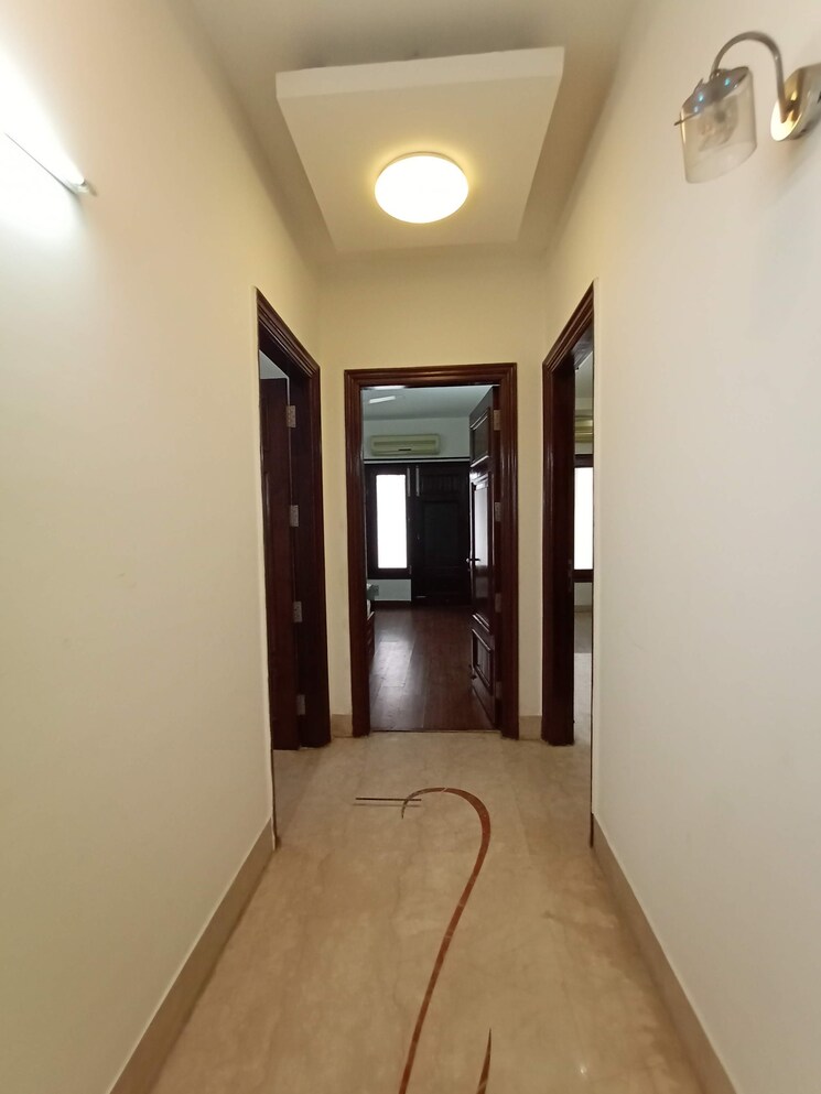 undefined, defence colony 3 Bedroom 325 Sq.Yd. Builder Floor In Defence Colony Delhi 8954464
