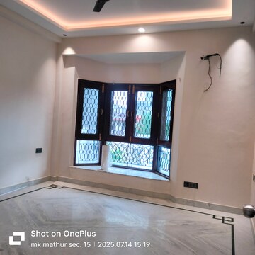 Room in 6+ BHK Builder Floor at Unitech South City 1, South City 1 – for Rent