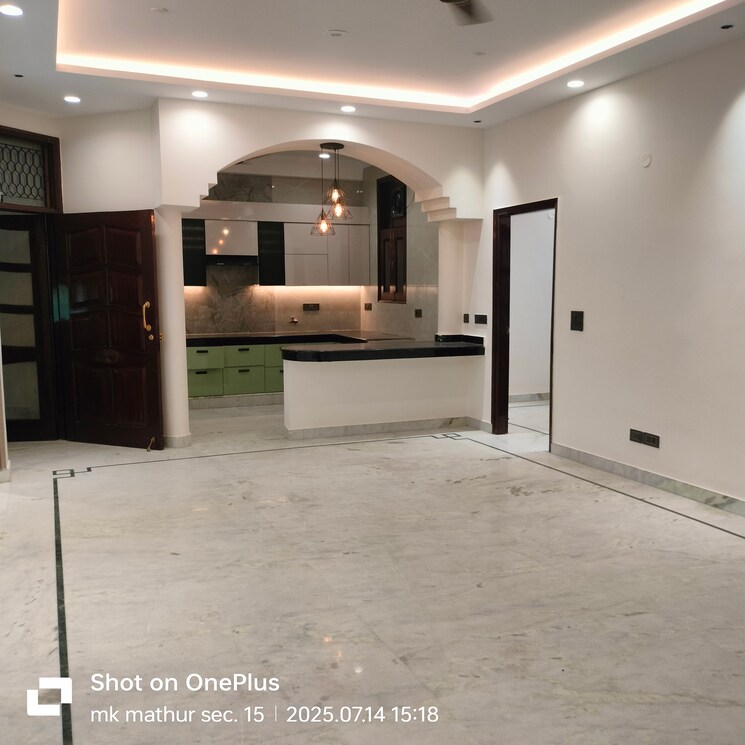  Parking, unitech-south-city-1 6+ Bedroom 8000 Sq.Ft. Builder Floor In South City 1 Gurgaon 8954479