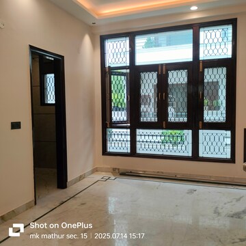 Room in 6+ BHK Builder Floor at Unitech South City 1, South City 1 – for Rent
