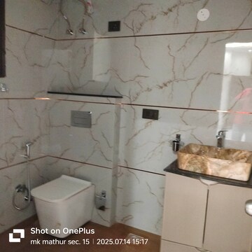Bathroom in 6+ BHK Builder Floor at Unitech South City 1, South City 1 – for Rent