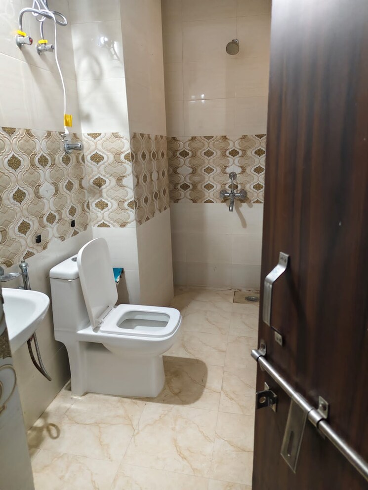 Bathroom, mvl-ipark 3 Bedroom 2000 Sq.Ft. Builder Floor In Sector 15 Gurgaon 8954487