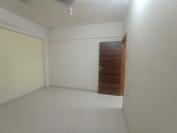 Room in 4 BHK Apartment at Wadhwa Dukes Horizon, Chembur – for Rent
