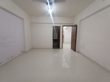 Room in 4 BHK Apartment at Wadhwa Dukes Horizon, Chembur – for Rent