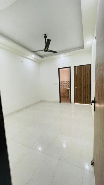 Room in 3 BHK Villa at Sindhuja Greens, Sector 10 Greater Noida – for Rent