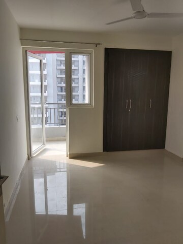 Room in 3 BHK Apartment at M3M Woodshire, Sector 107 – for Rent