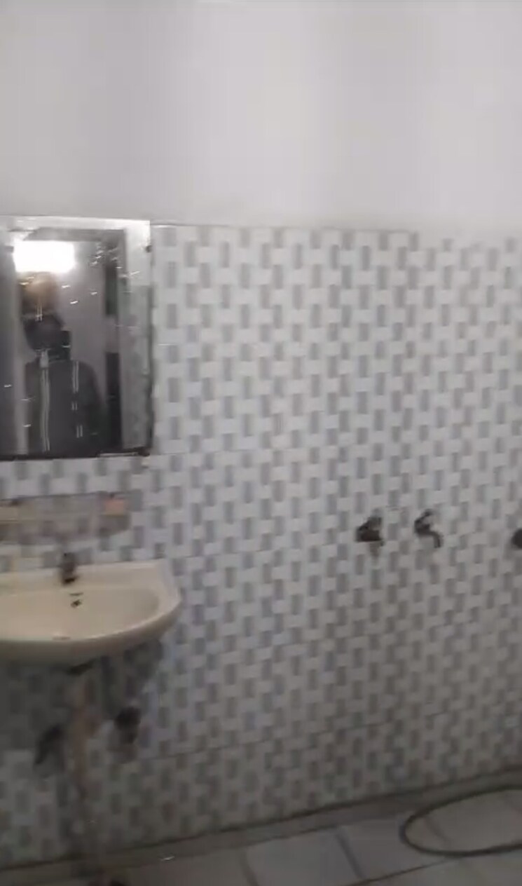 Bathroom, sector 51 1 RK 600 Sq.Ft. Independent House In Sector 51 Noida 8954526