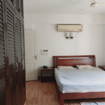 Bedroom in 3 BHK Apartment at Sweta Central Park I, Dlf Phase I – for Rent