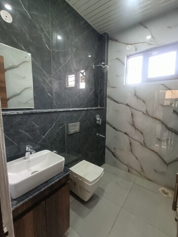 Attached Bathroom in 4 BHK Independent House at Dehradun Cantt – for Rent