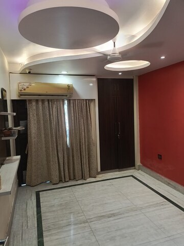 Room in 3 BHK Apartment at Fraser Road Area – for Rent