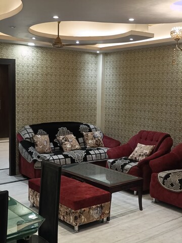 Living Room in 3 BHK Apartment at Fraser Road Area – for Rent