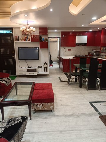 Living Room in 3 BHK Apartment at Fraser Road Area – for Rent