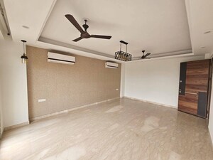 Room in 3 BHK Apartment at Emaar The Palm Drive-The Premier Terraces, Sector 66 – for Sale