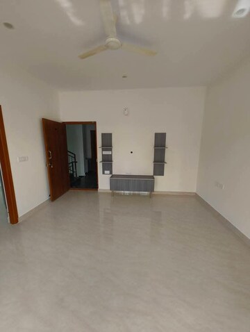 Room in 1 BHK Builder Floor at Indiranagar – for Rent