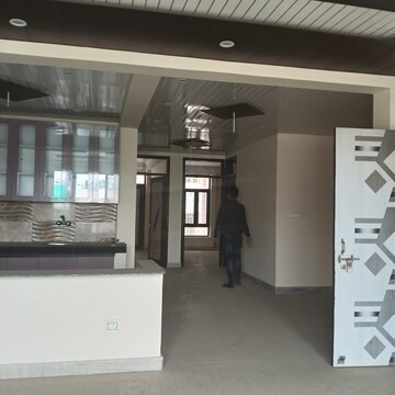Parking in 2.5 BHK Independent House at Sector 55 – for Rent