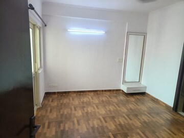 Room in 3.5 BHK Apartment at Supertech Cape Town, Sector 74 – for Rent