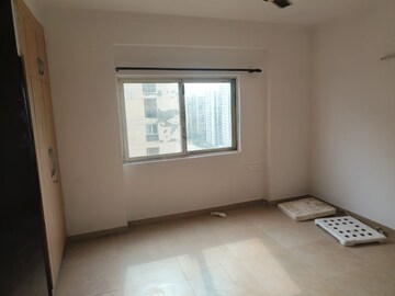 Room in 3.5 BHK Apartment at Supertech Cape Town, Sector 74 – for Rent