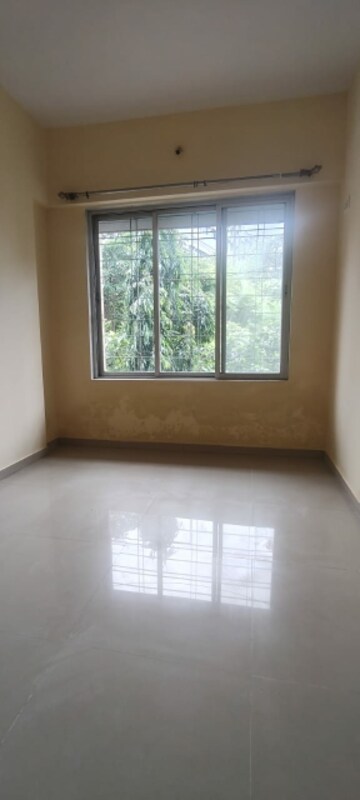 Room in 1 BHK Apartment at Om Kalyani CHS, Dahisar West – for Rent