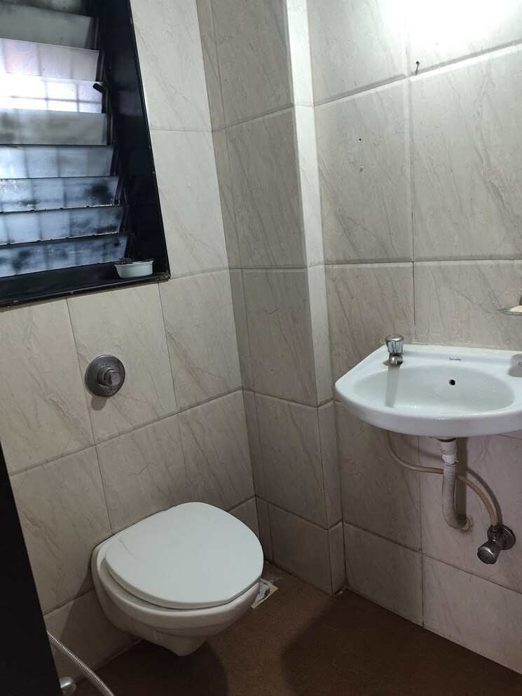Bathroom, kolbad 2 Bedroom 900 Sq.Ft. Apartment In Kolbad Thane 8954700