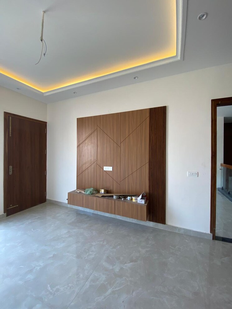 Room, sector 89 6 Bedroom 2700 Sq.Ft. Independent House In Sector 89 Mohali 8954708