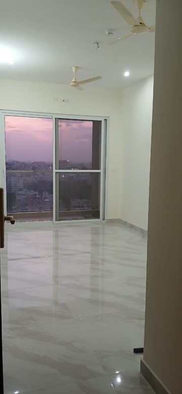 Room in 2 BHK Apartment at Concorde Auriga, Kr Puram – for Rent
