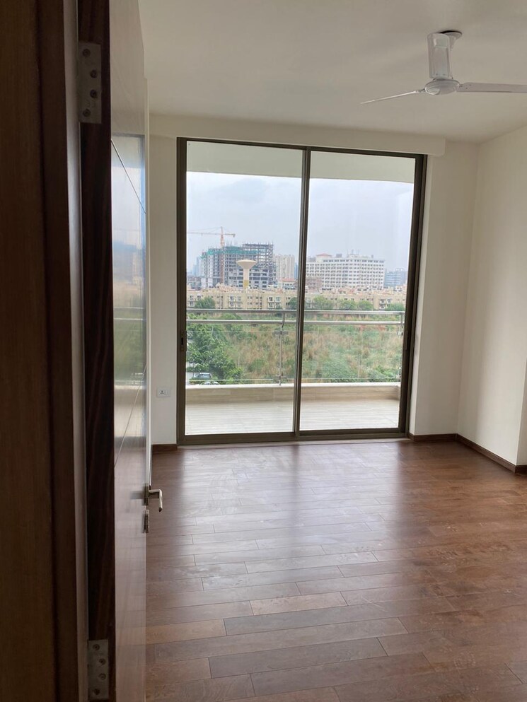 Room, emaar-the-palm-drive-the-premier-terraces 3 Bedroom 1950 Sq.Ft. Apartment In Sector 66 Gurgaon 8954737