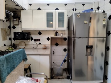 Team Area in 2 BHK Apartment at Garden Colony, Mahim – for Rent