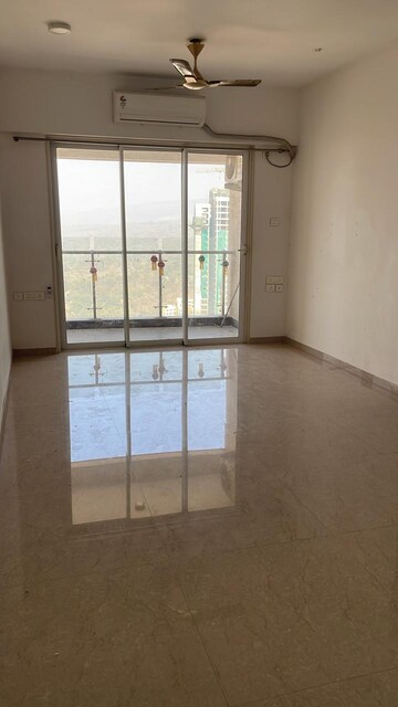 Room in 2 BHK Apartment at JP Decks, Goregaon East – for Rent