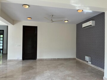 Room in 3.5 BHK Villa at Vipul Tatvam Villas, Sector 48 – for Rent