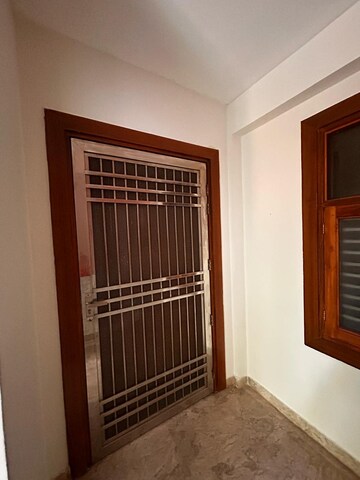 Room in 3.5 BHK Builder Floor at Sector 55 – for Rent