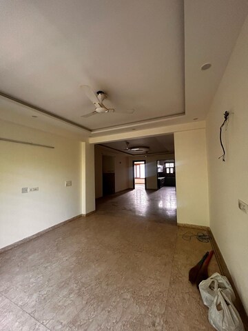 Room in 3.5 BHK Builder Floor at Sector 55 – for Rent