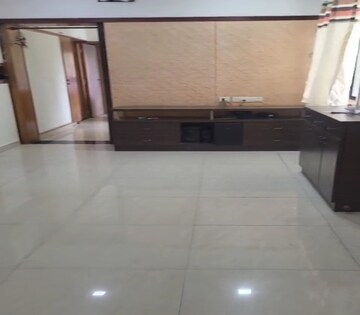 3.5 BHK Apartment For Rent in Dadar East