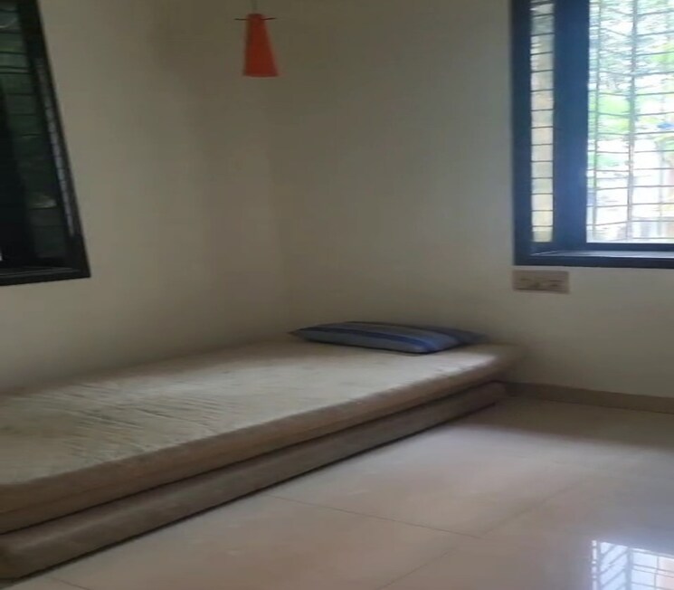Room, dadar east 3.5 Bedroom 1000 Sq.Ft. Apartment In Dadar East Mumbai 8954809