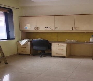 Bedroom in 3.5 BHK Apartment at Dadar East – for Rent
