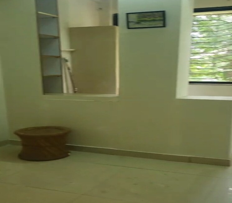 Room, dadar east 3.5 Bedroom 1000 Sq.Ft. Apartment In Dadar East Mumbai 8954809
