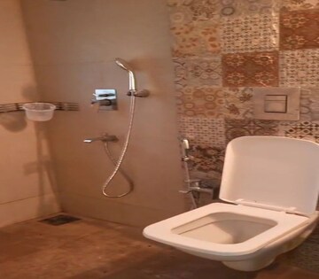 Bathroom in 3.5 BHK Apartment at Dadar East – for Rent