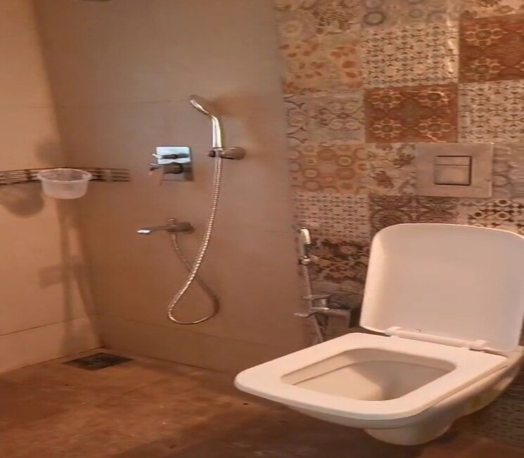 Bathroom, dadar east 3.5 Bedroom 1000 Sq.Ft. Apartment In Dadar East Mumbai 8954809