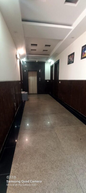 Kitchen in 6+ BHK Builder Floor at DLF Building 10, Dlf Phase ii – for Rent