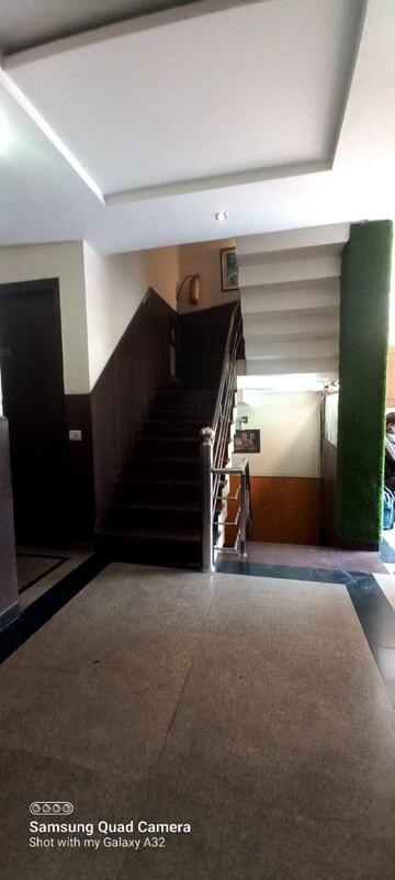 Staircase in 6+ BHK Builder Floor at DLF Building 10, Dlf Phase ii – for Rent
