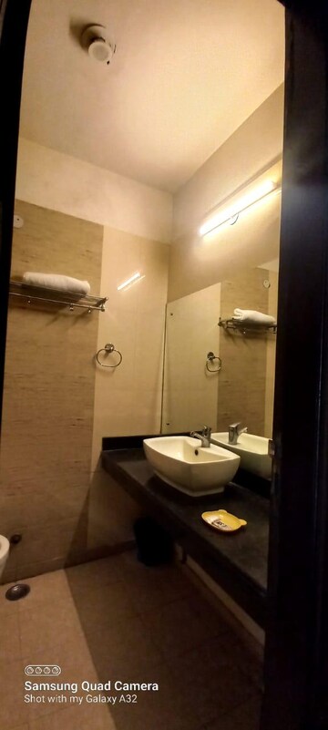 Bathroom in 6+ BHK Builder Floor at DLF Building 10, Dlf Phase ii – for Rent