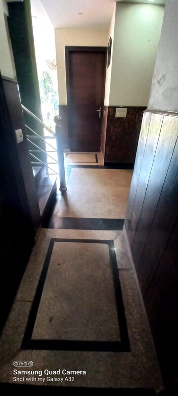 Bathroom in 6+ BHK Builder Floor at DLF Building 10, Dlf Phase ii – for Rent