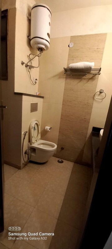 Bathroom in 6+ BHK Builder Floor at DLF Building 10, Dlf Phase ii – for Rent