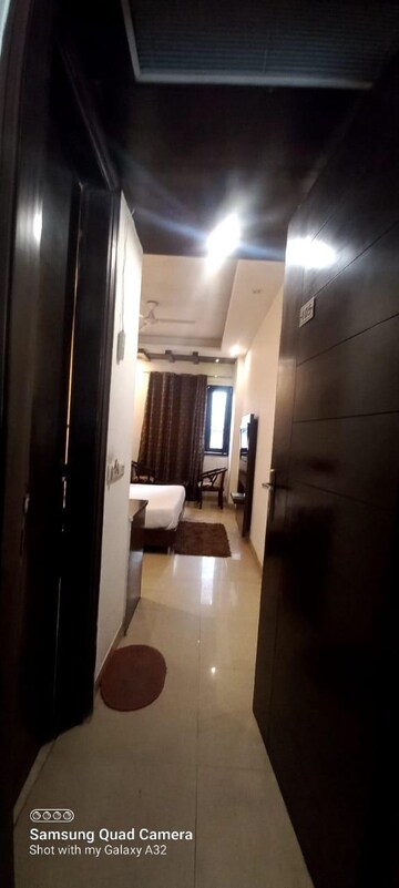 Building Lobby in 6+ BHK Builder Floor at DLF Building 10, Dlf Phase ii – for Rent