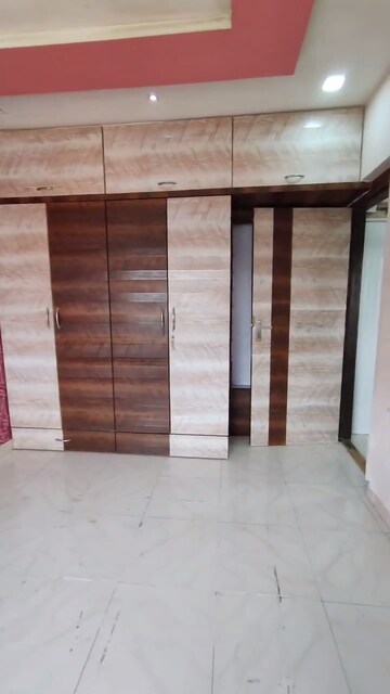 Room in 1 BHK Apartment at Lokhandwala – for Rent