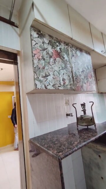 Team Area in 1 BHK Apartment at Lokhandwala – for Rent