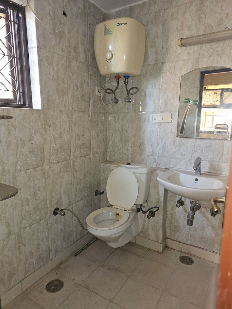 Attached Bathroom, sector 22 dwarka 3 Bedroom 1800 Sq.Ft. Apartment In Sector 22 Dwarka Delhi 8954958