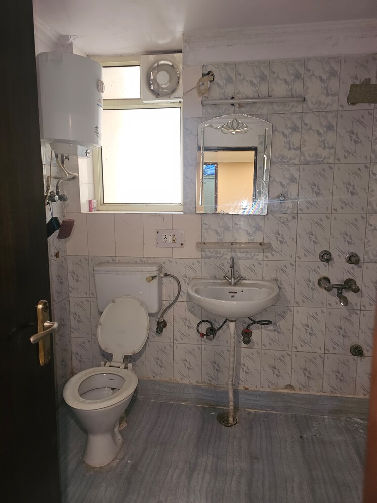 Bathroom, sector 22 dwarka 3 Bedroom 1800 Sq.Ft. Apartment In Sector 22 Dwarka Delhi 8954958