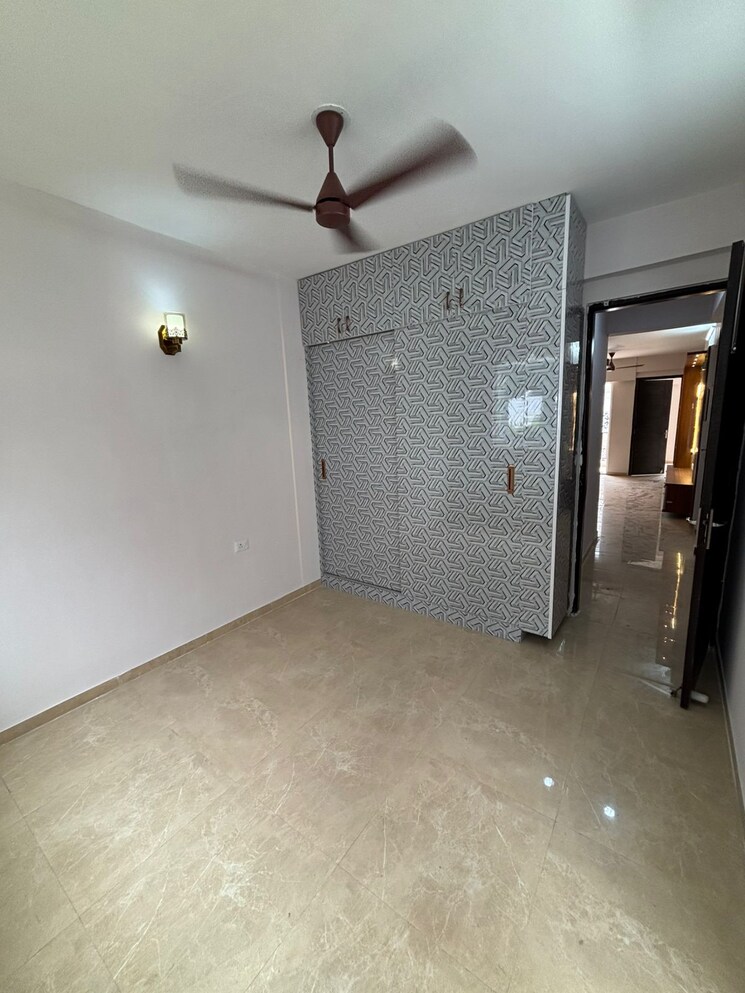 Room, signature-global-park-4-and-5 3 Bedroom 1120 Sq.Ft. Apartment In Sohna Sector 36 Gurgaon 8954930