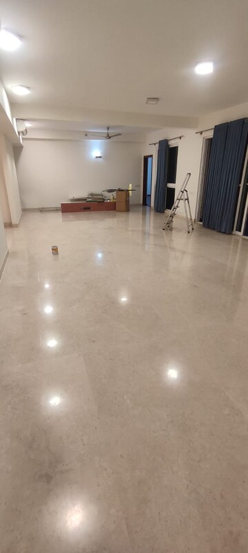 Room in 4 BHK Apartment at RMZ Latitude, Hebbal – for Rent